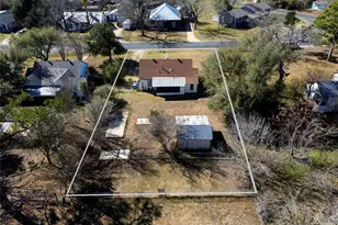 517 N Ave F, Elgin, TX 78621 - Photo 21