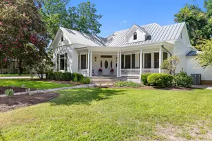 308 E Travis St, Fredericksburg, TX 78624 - Photo 3