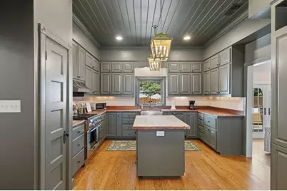 308 E Travis Street, Fredericksburg, TX 78624 - Photo 11