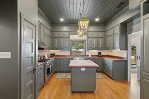308 E Travis St, Fredericksburg, TX 78624 - Photo 11