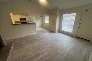 807 Lloyd Ln, Elgin, TX 78621 - Photo 5