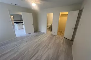 807 Lloyd Ln, Elgin, TX 78621 - Photo 9