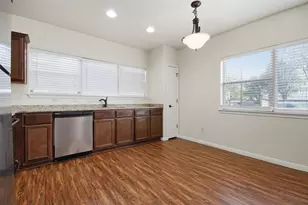 302 W San Antonio St, San Marcos, TX 78666 - Photo 9