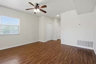 302 W San Antonio St, San Marcos, TX 78666 - Photo 15