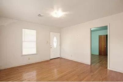 1007 Kimbro Street, Taylor, TX 76574 - Photo 5