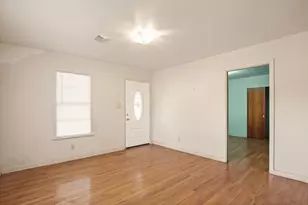 1007 Kimbro St, Taylor, TX 76574 - Photo 5