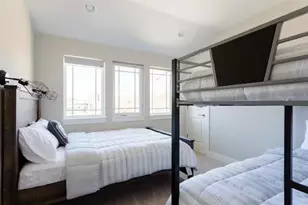 807 E 16th St, Austin, TX 78702 - Photo 19