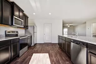 313 Riverdale Dr, Jarrell, TX 76537 - Photo 5