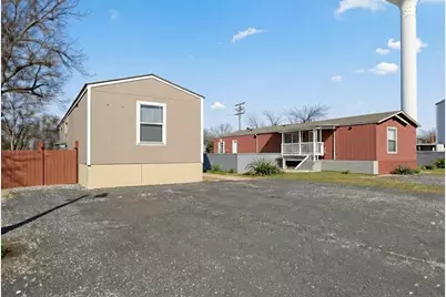 341 SW Front Street, Bartlett, TX 76511 - Photo 17