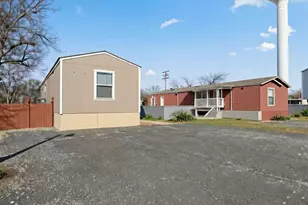 341 SW Front St, Bartlett, TX 76511 - Photo 17