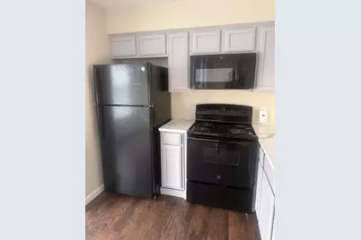 908 Guadalupe Street #B, Lockhart, TX 78644 - Photo 5