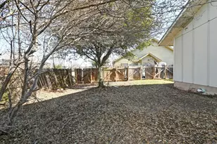 6901 Frontera Tr, Austin, TX 78741 - Photo 21