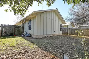 6901 Frontera Tr, Austin, TX 78741 - Photo 19