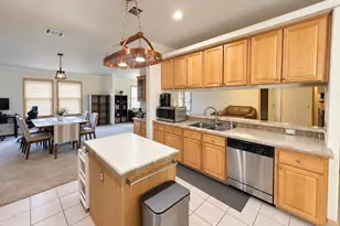 10100 Varisco Ln, Bryan, TX 77807 - Photo 7