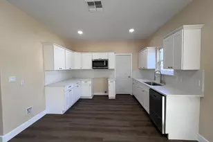 410 W Trinity St, Luling, TX 78648 - Photo 5