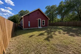 410 W Trinity St, Luling, TX 78648 - Photo 19