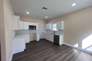 410 W Trinity St, Luling, TX 78648 - Photo 7