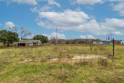 103 Robin Lane, Luling, TX 78648 - Photo 33