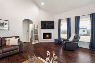 103 Les Ln, Smithville, TX 78957 - Photo 5