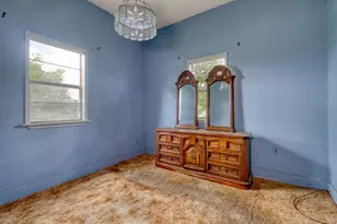 701 NE 1st St, Smithville, TX 78957 - Photo 13