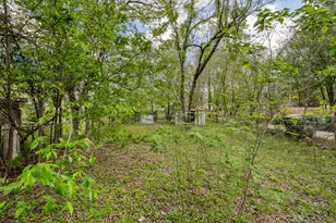 701 NE 1st St, Smithville, TX 78957 - Photo 17