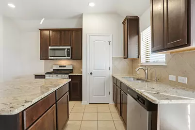 2035 Cowan, New Braunfels, TX 78132 - Photo 13