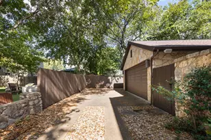 2002 Kinney Ave, Austin, TX 78704 - Photo 33