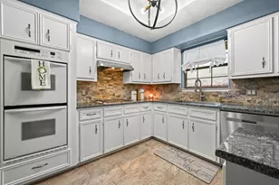 303 Pin Oak Dr, Georgetown, TX 78628 - Photo 17