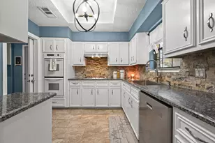 303 Pin Oak Dr, Georgetown, TX 78628 - Photo 13