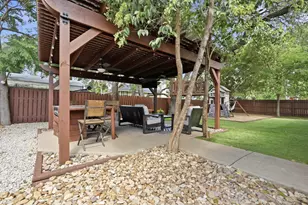 303 Pin Oak Dr, Georgetown, TX 78628 - Photo 35