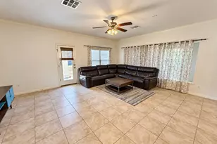 311 Sycamore St, Georgetown, TX 78633 - Photo 3