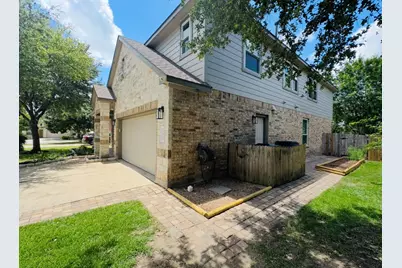 17821 Floribundas, Elgin, TX 78621 - Photo 5