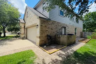 17821 Floribundas, Elgin, TX 78621 - Photo 3