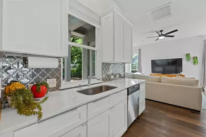 1902 E 8th Street, Austin, TX 78702 - Photo 9