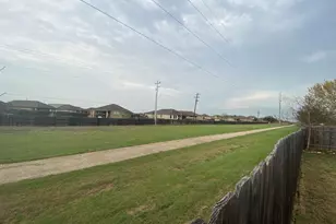 13417 Breezy Meadow Ln, Manor, TX 78653 - Photo 19