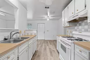 1304 Delano St, Austin, TX 78721 - Photo 5