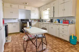 500 N Texas Ave, Nixon, TX 78140 - Photo 5