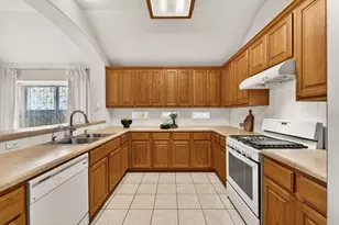 10520 Channel Island Dr, Austin, TX 78747 - Photo 9