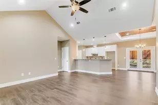 427 E Castleshoals Dr, Granite Shoals, TX 78654 - Photo 9