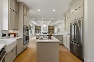 48 Tiburon Dr, The Hills, TX 78738 - Photo 13