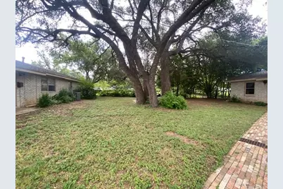 605 E Kerr Street E, Burnet, TX 78611 - Photo 5