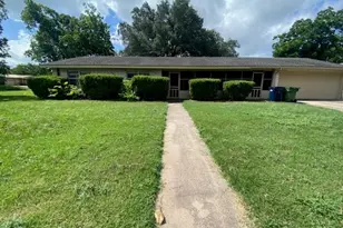 605 E Kerr Street E, Burnet, TX 78611 - Photo 1