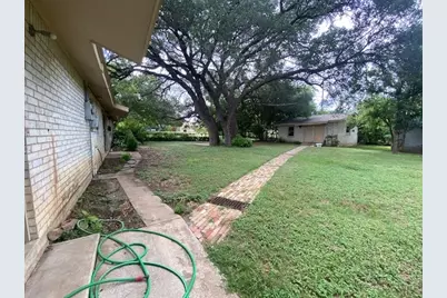 605 E Kerr Street E, Burnet, TX 78611 - Photo 7