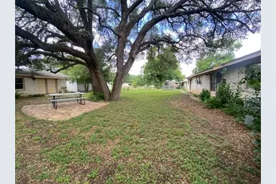 605 E Kerr Street E, Burnet, TX 78611 - Photo 3