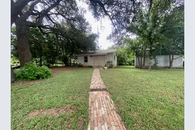 605 E Kerr Street E, Burnet, TX 78611 - Photo 23