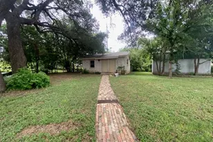 605 E Kerr Street E, Burnet, TX 78611 - Photo 23