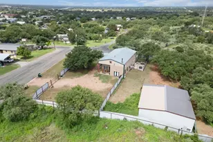 609 W Leon St, Llano, TX 78643 - Photo 15