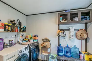 329 W Brook St, Bartlett, TX 76511 - Photo 17