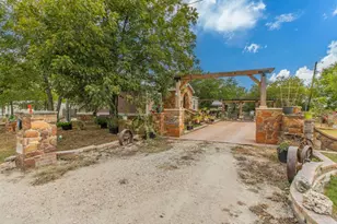 329 W Brook St, Bartlett, TX 76511 - Photo 21