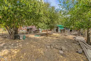 329 W Brook St, Bartlett, TX 76511 - Photo 27